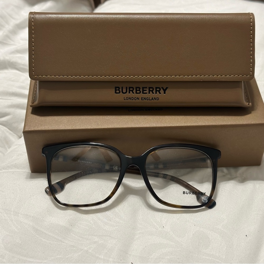 BURBERRY BE2367 LOUISE
4017 Dark Havana